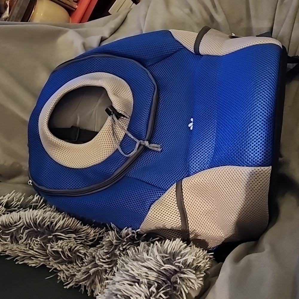 Pet carrier back/front pack. New. XL.